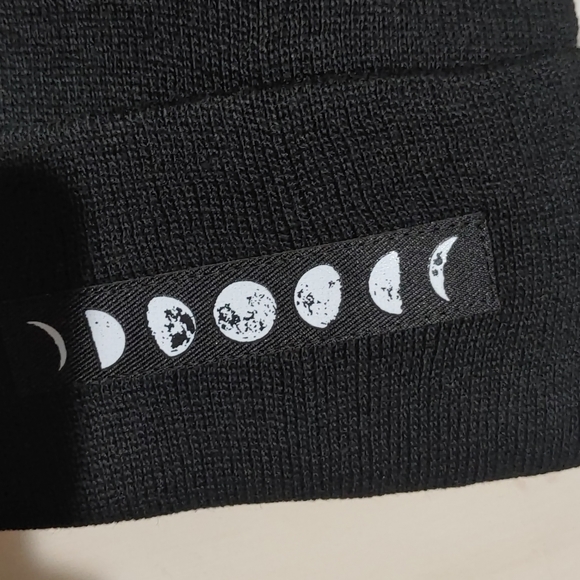 Moon Phase Beanie - Picture 2 of 4